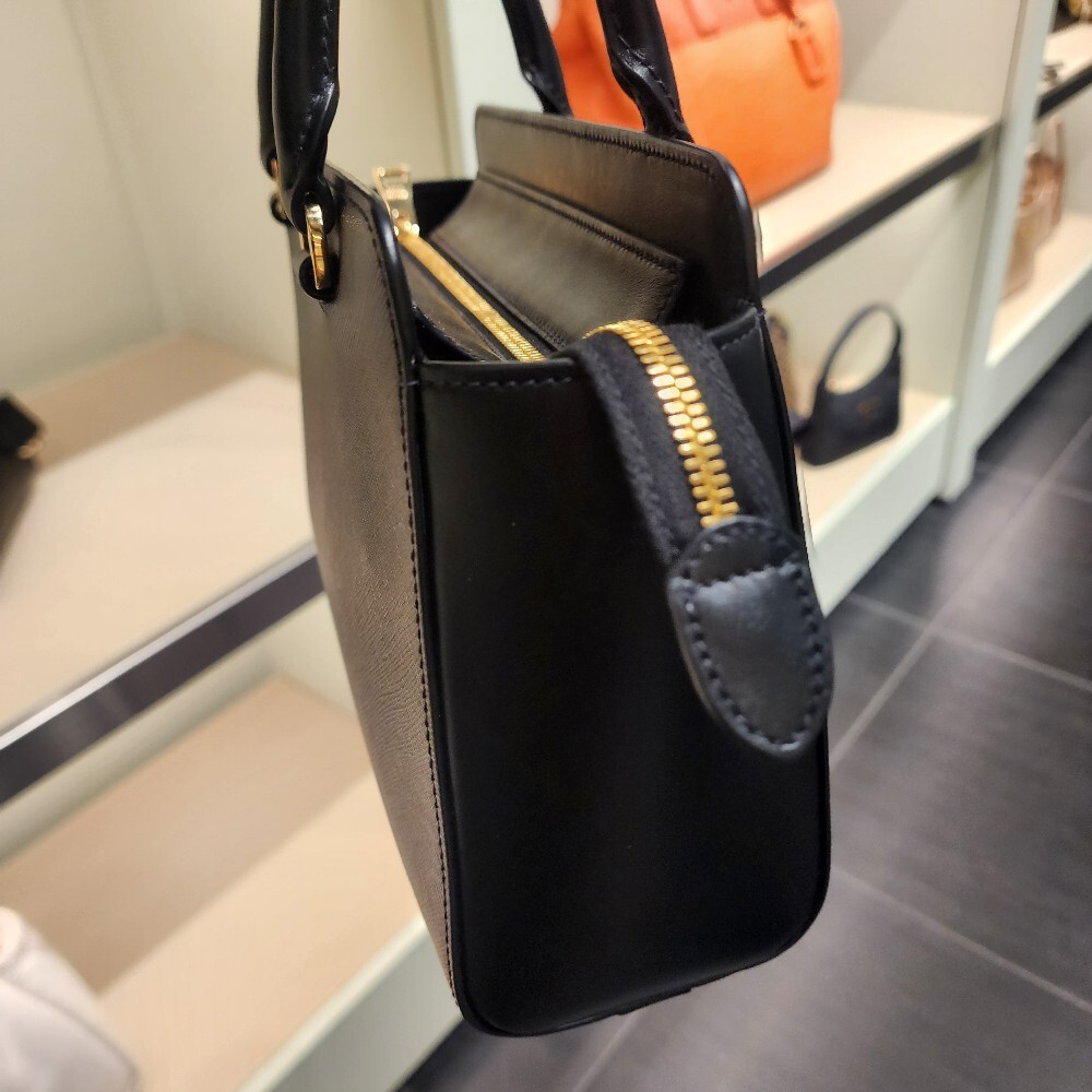 [아울렛] 프라다 삼각로고 사피아노 토트백 1BA409