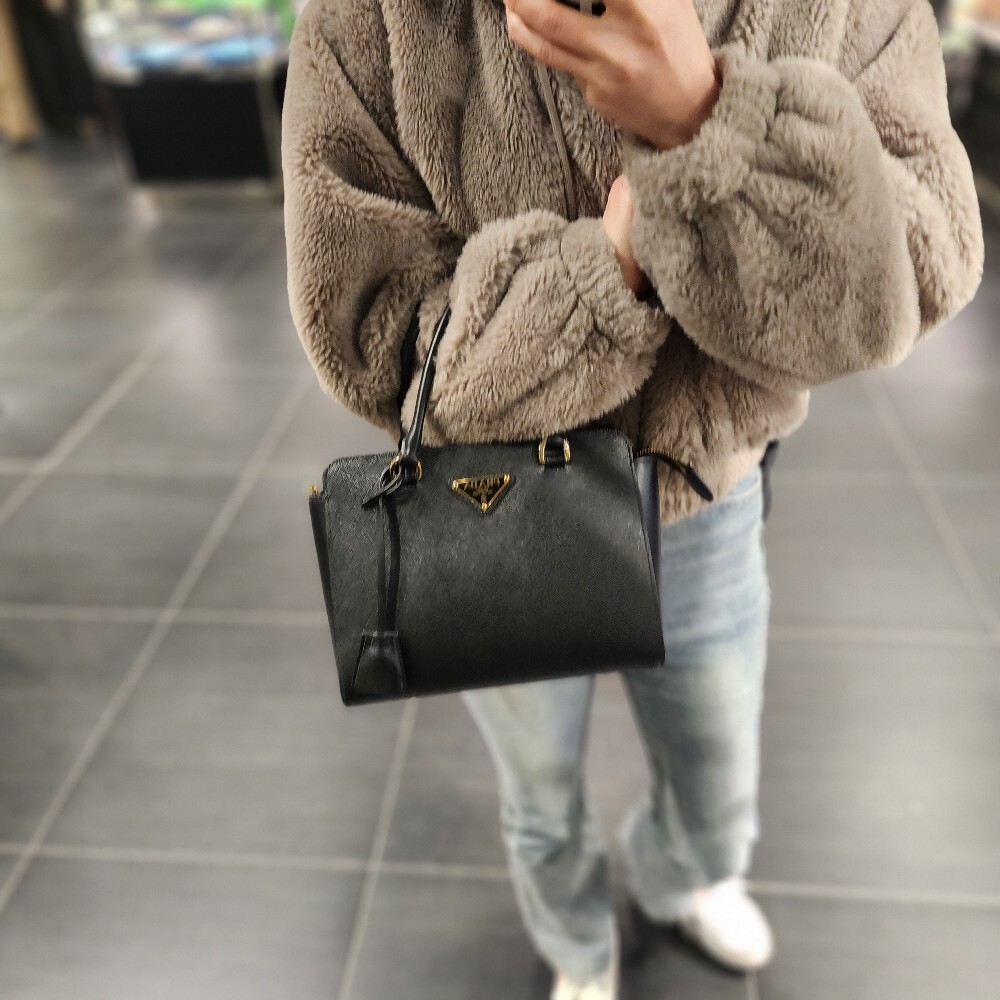 [아울렛] 프라다 삼각로고 사피아노 토트백 1BA409