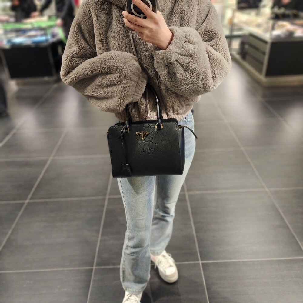 [아울렛] 프라다 삼각로고 사피아노 토트백 1BA409