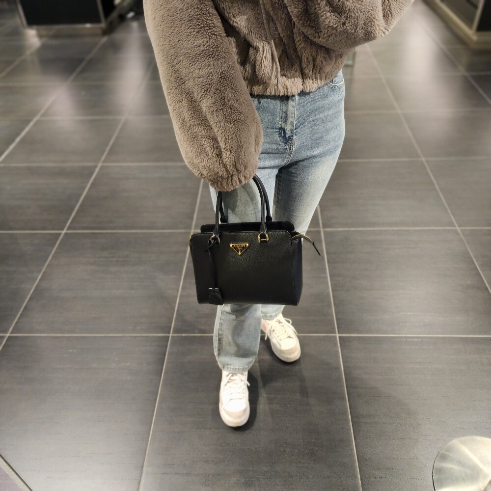 [아울렛] 프라다 삼각로고 사피아노 토트백 1BA409