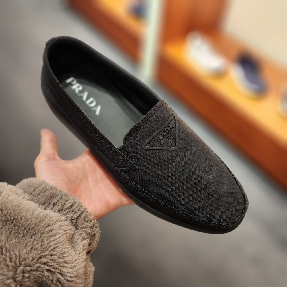 [아울렛] 프라다 로고 남성 슬립온 2S2964