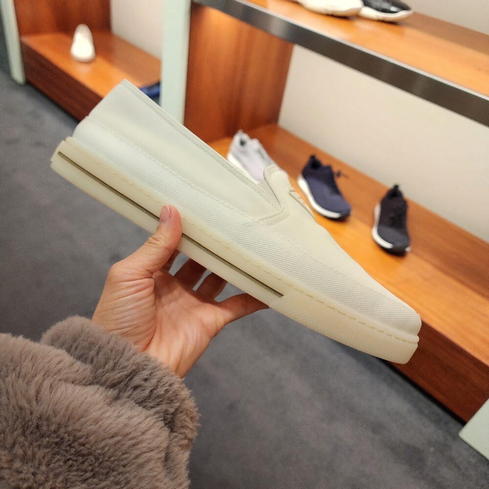 [아울렛] 프라다 로고 남성 슬립온 2S2964