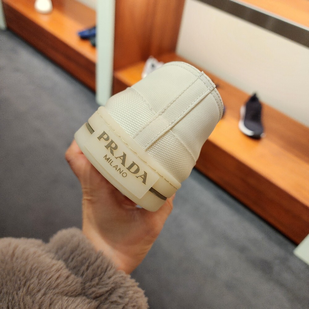 [아울렛] 프라다 로고 남성 슬립온 2S2964