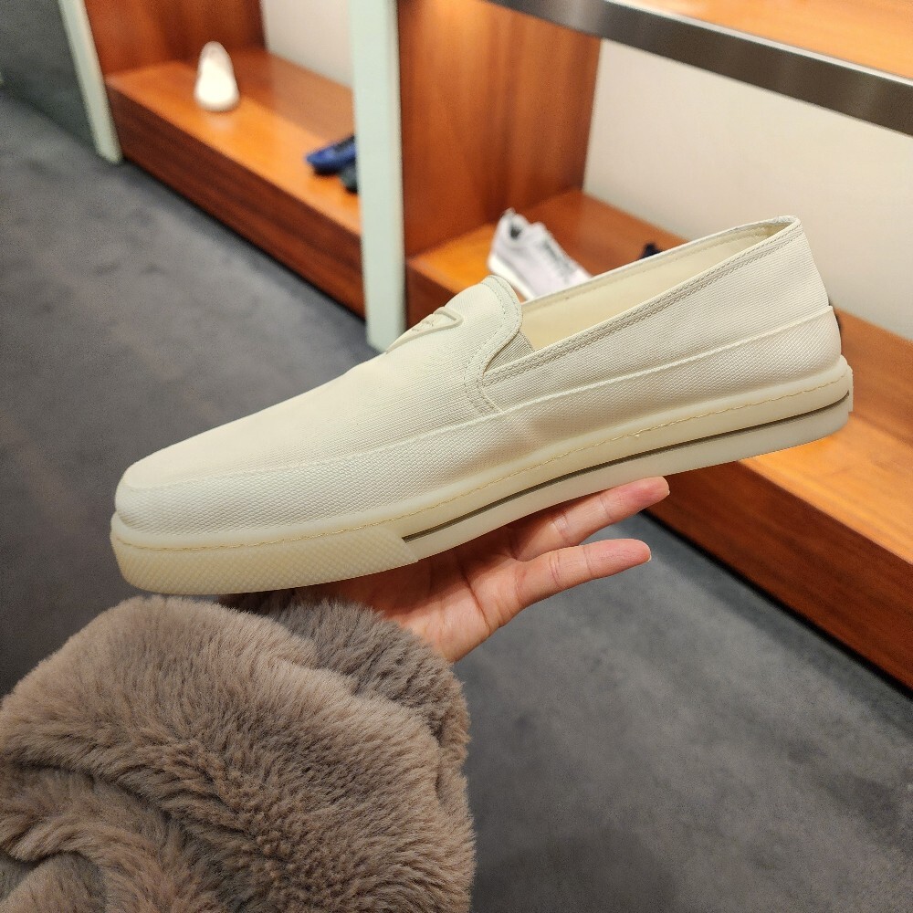 [아울렛] 프라다 로고 남성 슬립온 2S2964