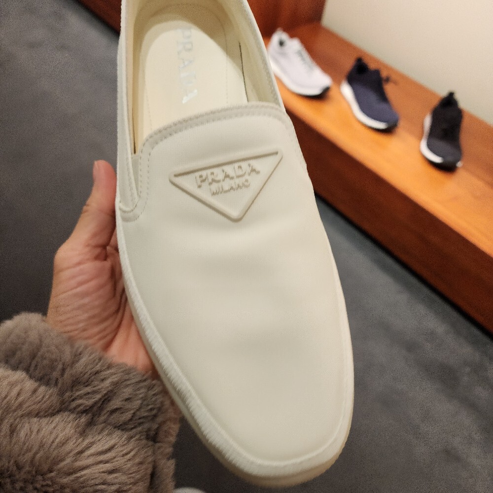 [아울렛] 프라다 로고 남성 슬립온 2S2964