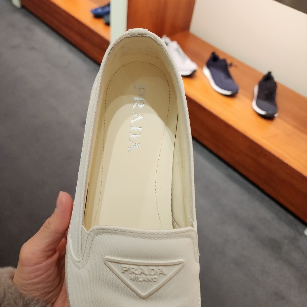 [아울렛] 프라다 로고 남성 슬립온 2S2964