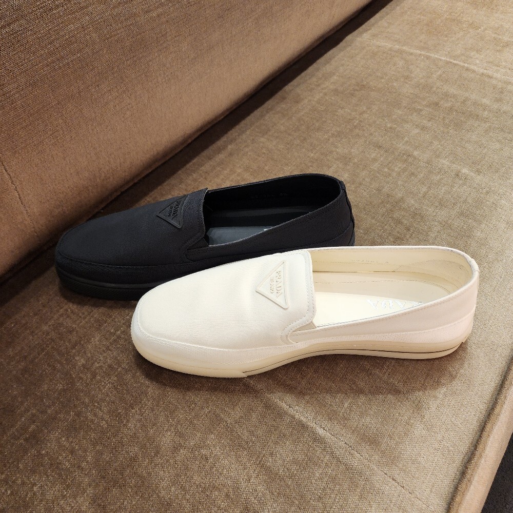 [아울렛] 프라다 로고 남성 슬립온 2S2964