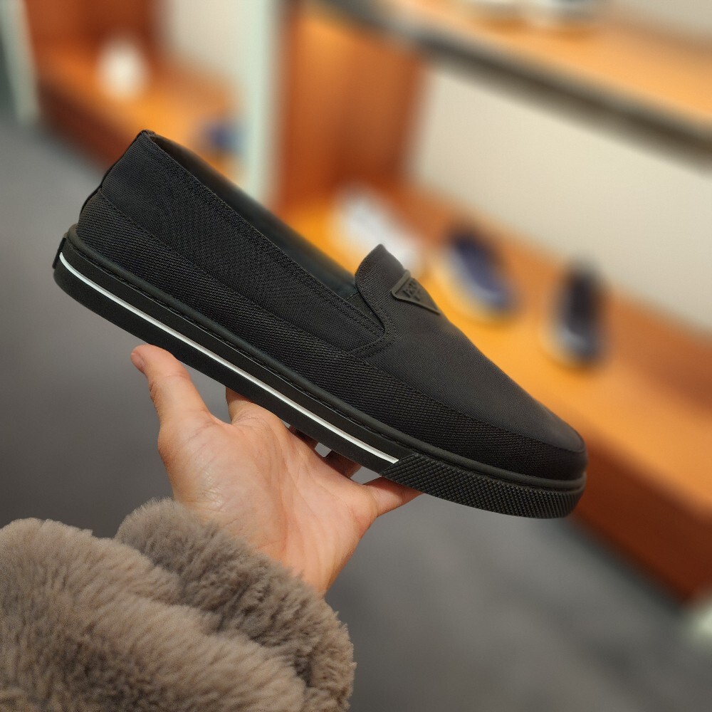 [아울렛] 프라다 로고 남성 슬립온 2S2964