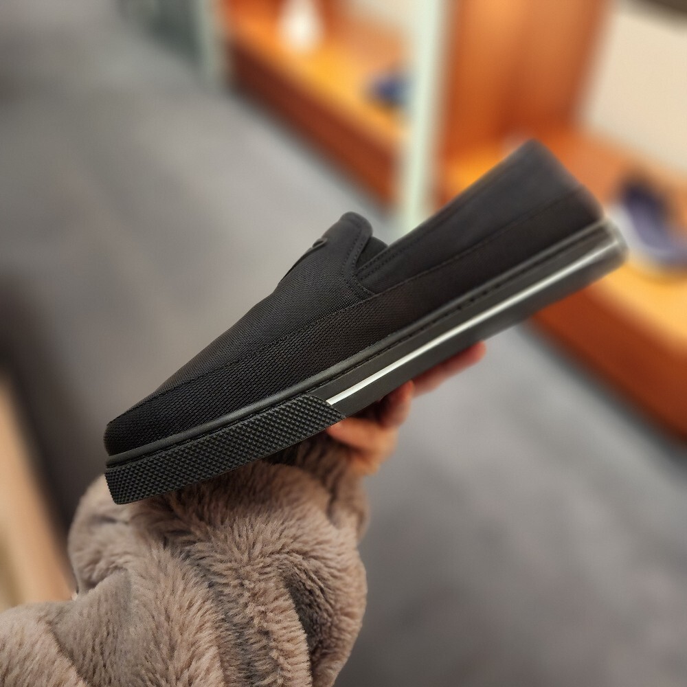 [아울렛] 프라다 로고 남성 슬립온 2S2964