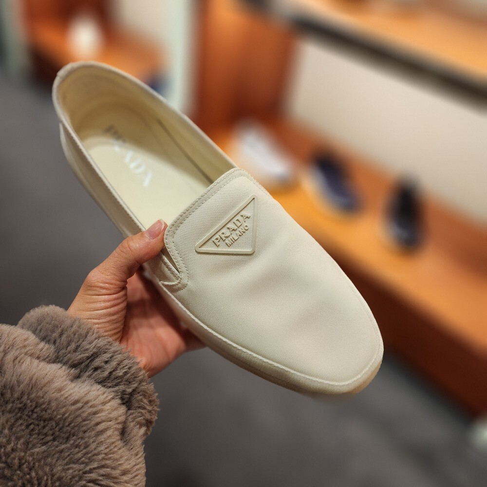 [아울렛] 프라다 로고 남성 슬립온 2S2964