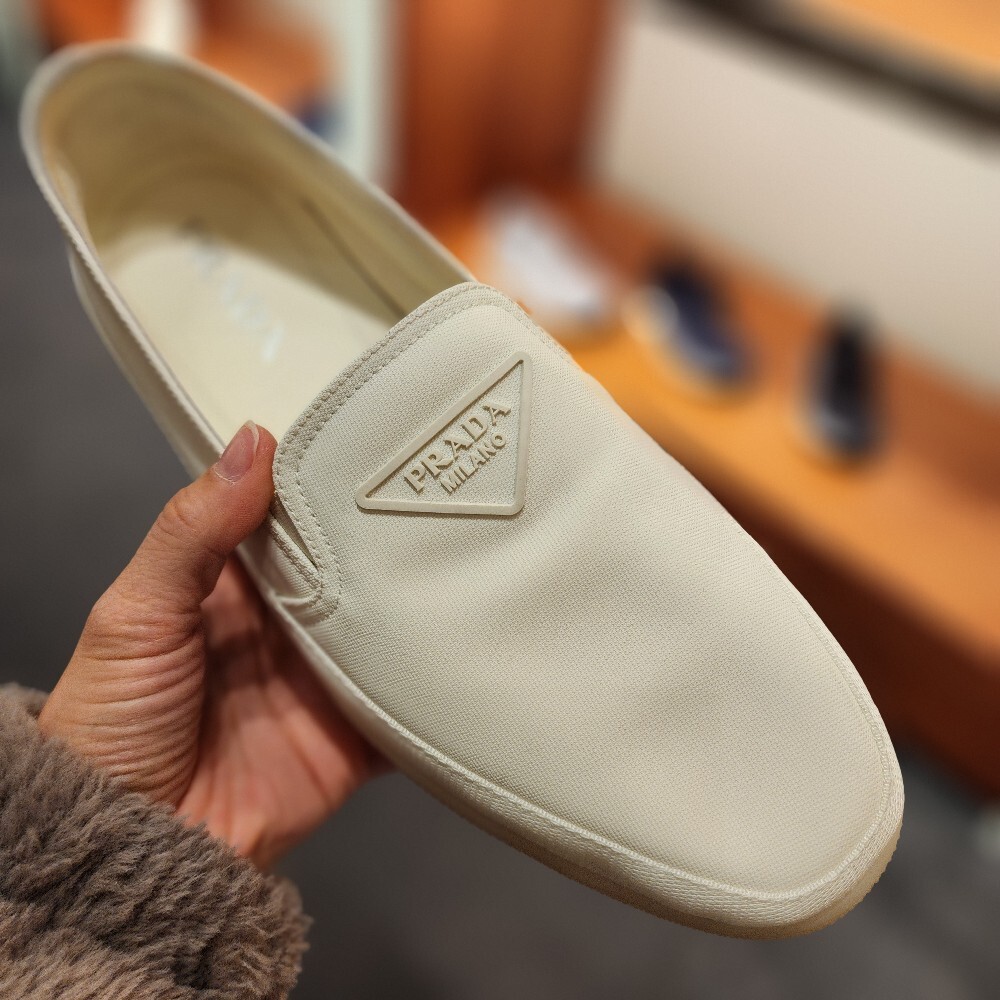 [아울렛] 프라다 로고 남성 슬립온 2S2964