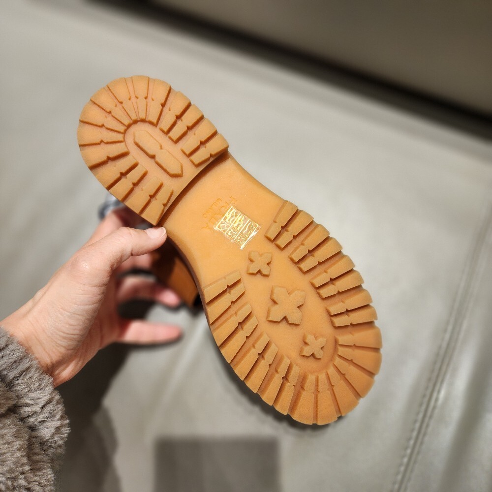 [아울렛] 프라다 삼각로고 여성 가죽 샌들 1X1040