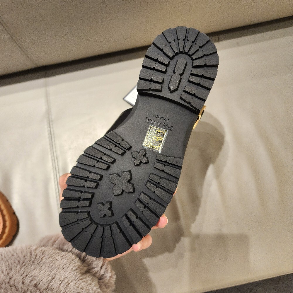 [아울렛] 프라다 삼각로고 여성 가죽 샌들 1X1040