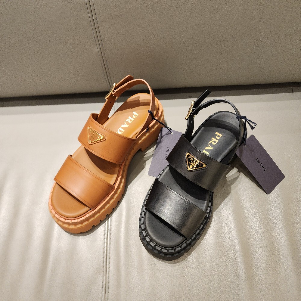 [아울렛] 프라다 삼각로고 여성 가죽 샌들 1X1040