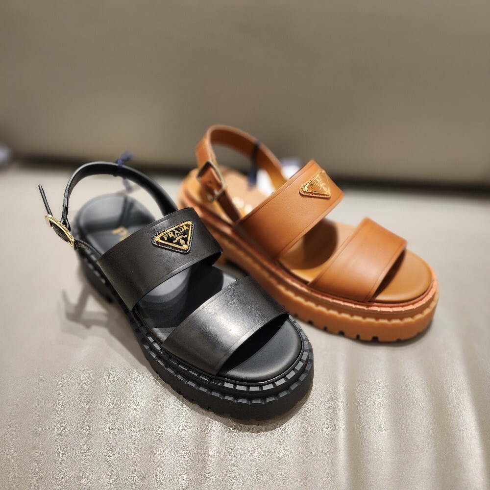 [아울렛] 프라다 삼각로고 여성 가죽 샌들 1X1040