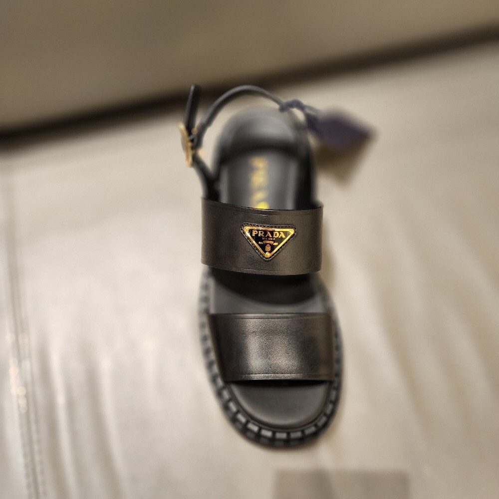 [아울렛] 프라다 삼각로고 여성 가죽 샌들 1X1040