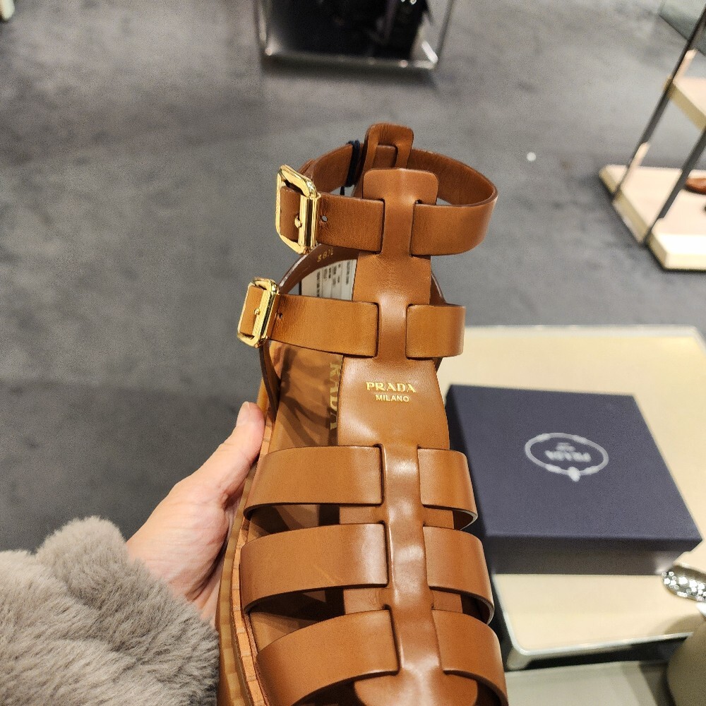 [아울렛] 프라다 글레디에이터 스트랩 여성 샌들 1X924N