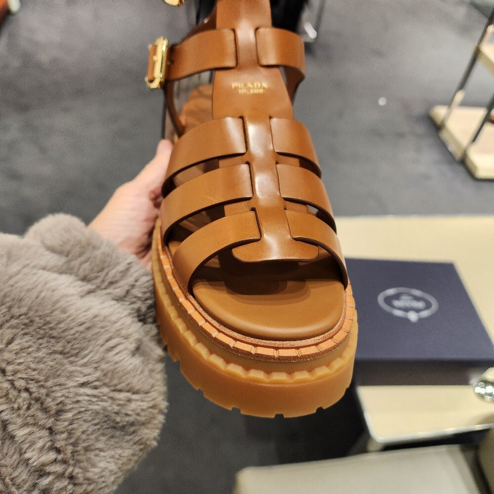 [아울렛] 프라다 글레디에이터 스트랩 여성 샌들 1X924N