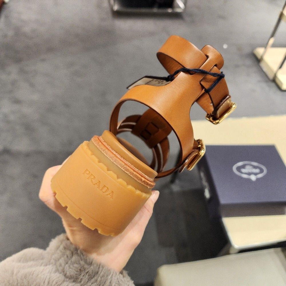 [아울렛] 프라다 글레디에이터 스트랩 여성 샌들 1X924N