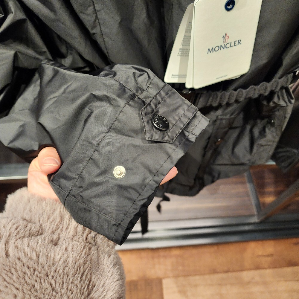 [아울렛] 몽클레르 CELENO 여성 경량 패딩 조끼 바람막이 자켓 J10931A00041 597G0