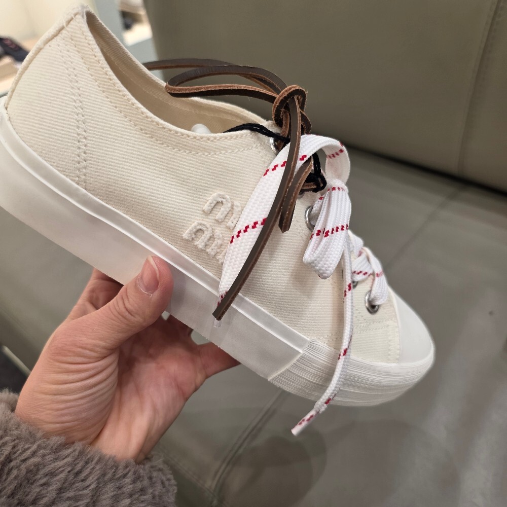 [아울렛] 미우미우 로고 데님 워시 여성 스니커즈 5E384E