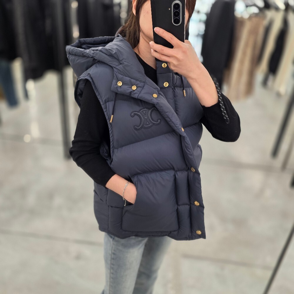 [아울렛] 셀린느 트리옹프 나일론 패딩 조끼 2W23B906V.07MR