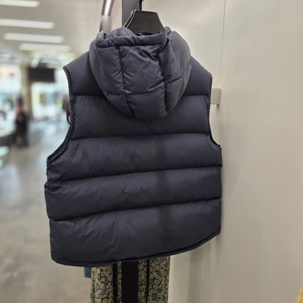 [아울렛] 셀린느 트리옹프 나일론 패딩 조끼 2W23B906V.07MR