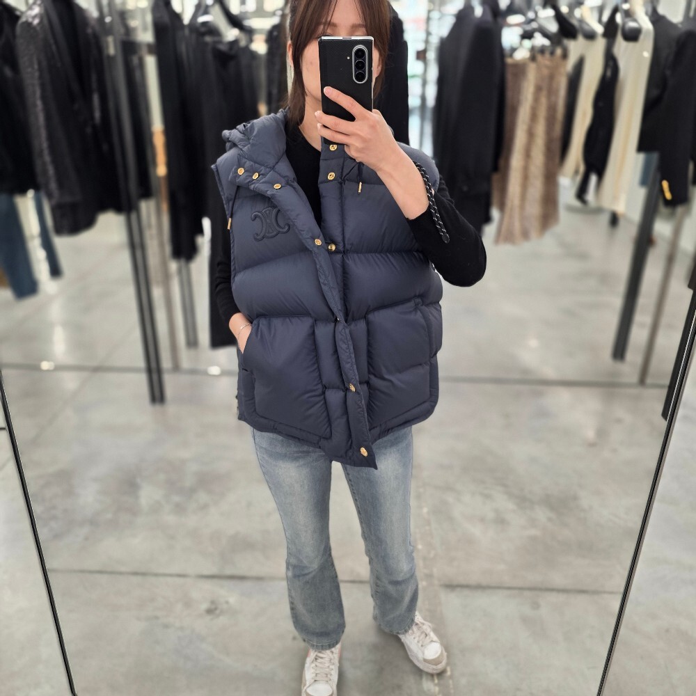 [아울렛] 셀린느 트리옹프 나일론 패딩 조끼 2W23B906V.07MR