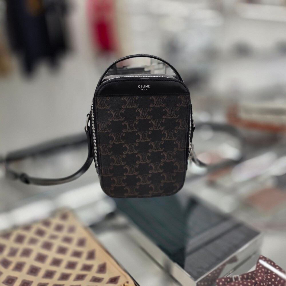 [아울렛] 셀린느 트리옹프 캔버스 버티칼 박스 메신적백 117712BZJ.38S