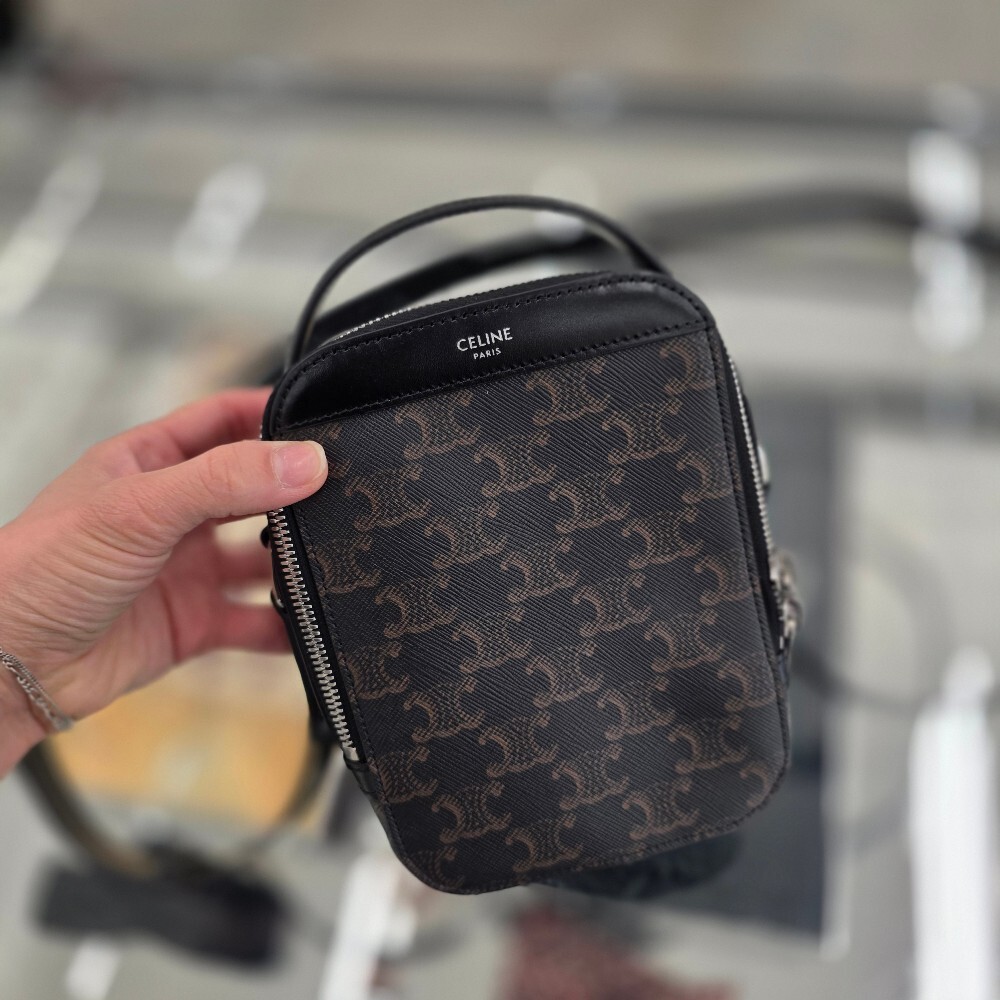 [아울렛] 셀린느 트리옹프 캔버스 버티칼 박스 메신적백 117712BZJ.38S