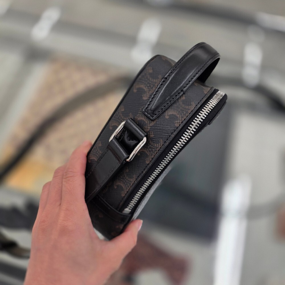 [아울렛] 셀린느 트리옹프 캔버스 버티칼 박스 메신적백 117712BZJ.38S