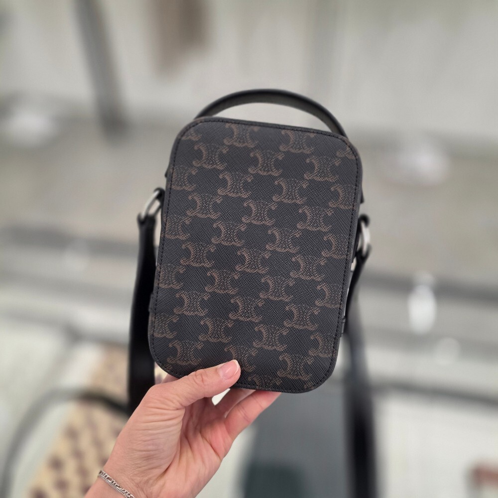 [아울렛] 셀린느 트리옹프 캔버스 버티칼 박스 메신적백 117712BZJ.38S