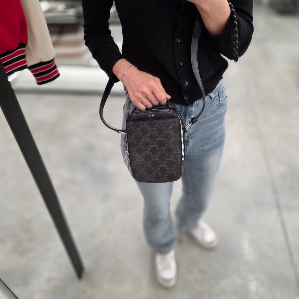 [아울렛] 셀린느 트리옹프 캔버스 버티칼 박스 메신적백 117712BZJ.38S