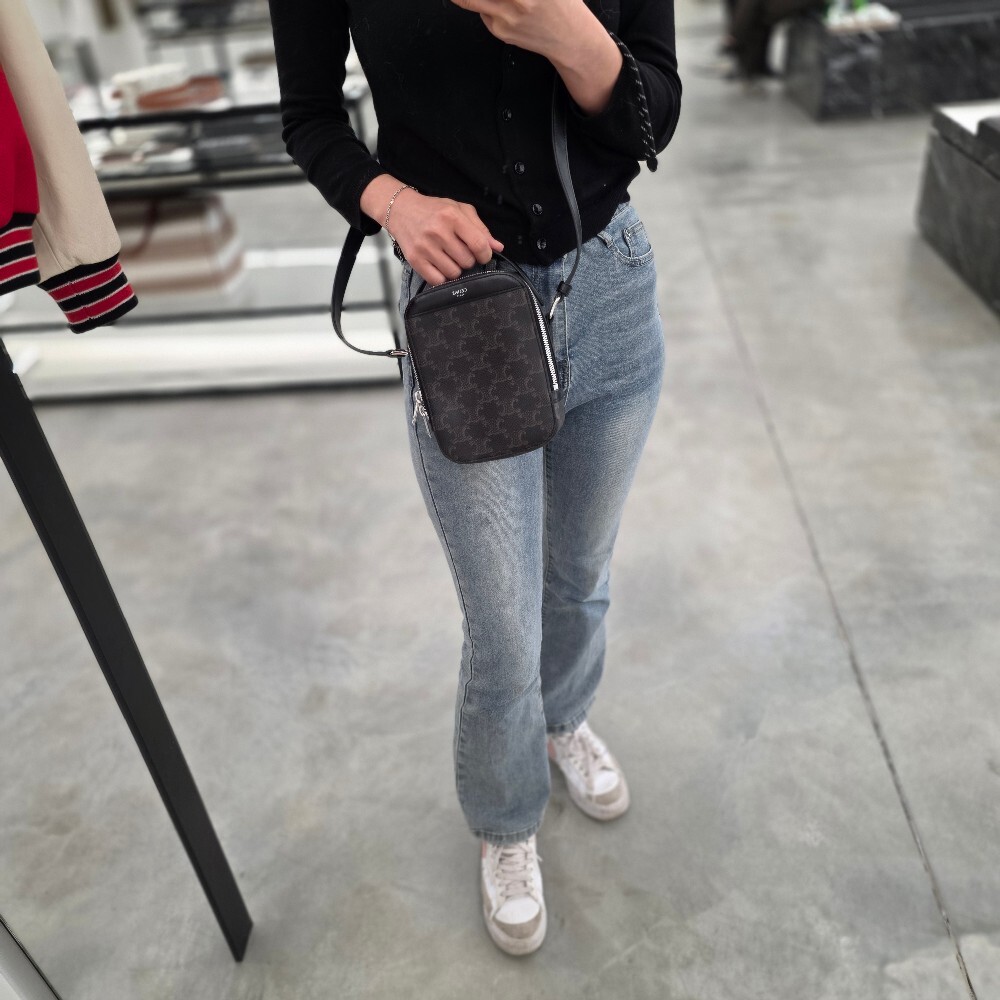 [아울렛] 셀린느 트리옹프 캔버스 버티칼 박스 메신적백 117712BZJ.38S