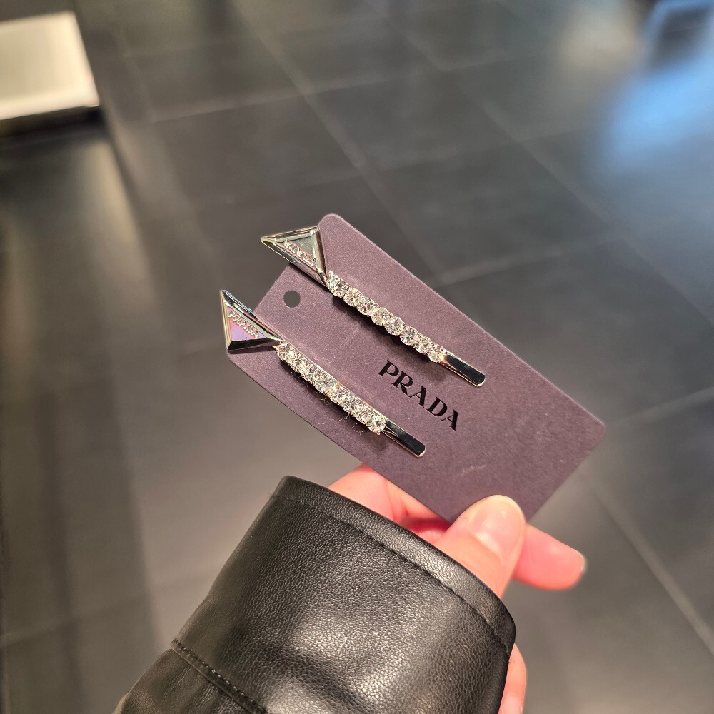 [아울렛] 프라다 삼각로고 크리스탈 헤어핀 세트 1IF098