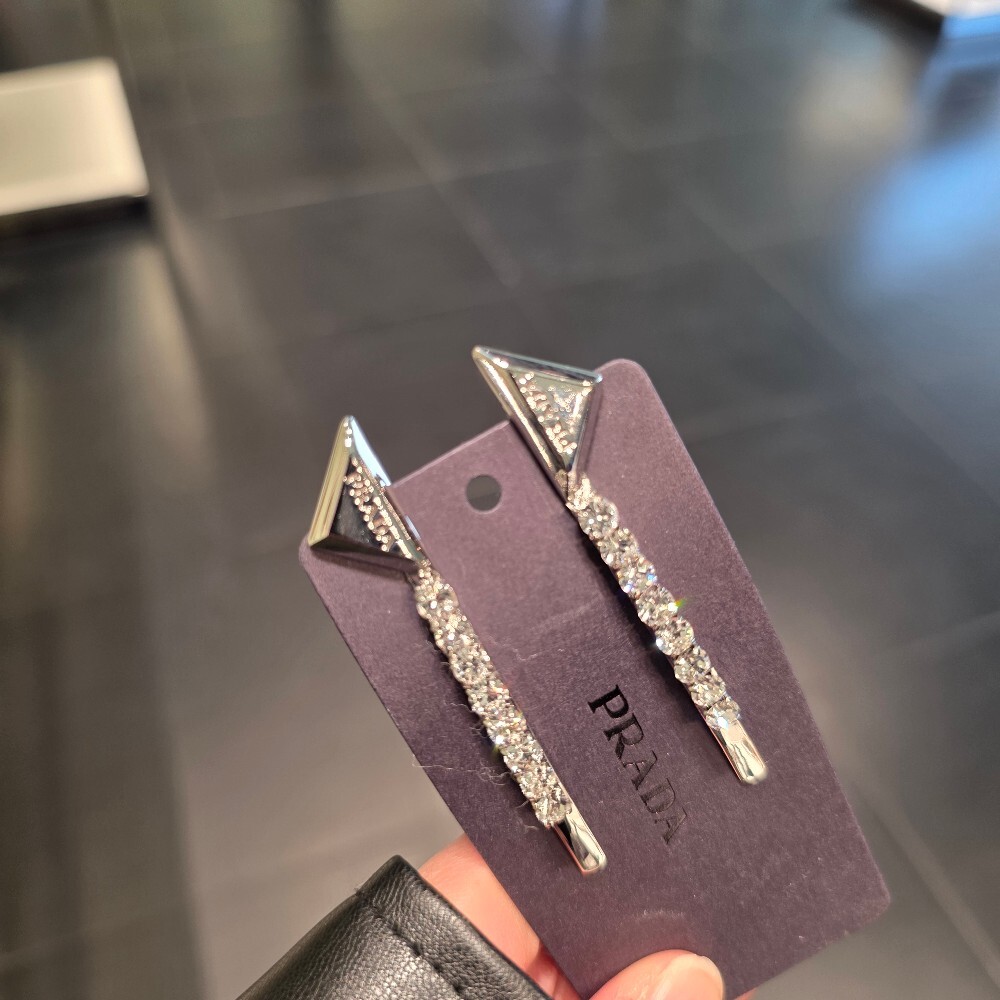 [아울렛] 프라다 삼각로고 크리스탈 헤어핀 세트 1IF098