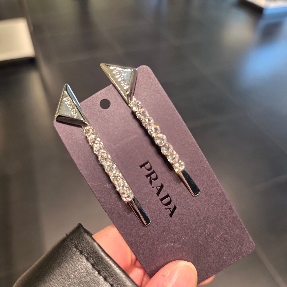 [아울렛] 프라다 삼각로고 크리스탈 헤어핀 세트 1IF098