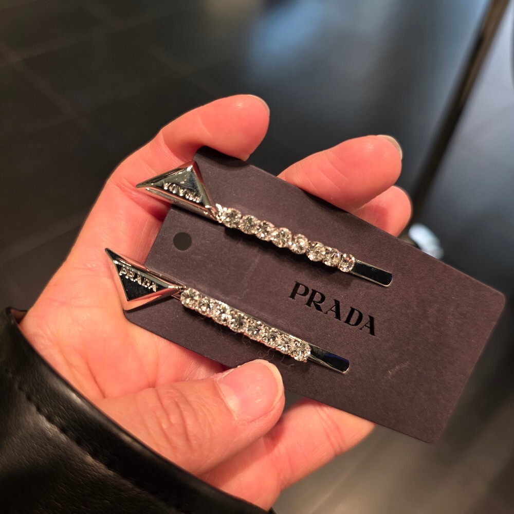 [아울렛] 프라다 삼각로고 크리스탈 헤어핀 세트 1IF098