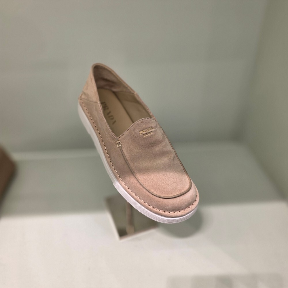 [아울렛] 프라다 스웨이드 여성 슬립온 1D945N