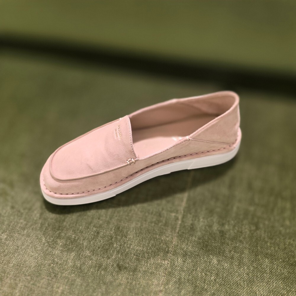 [아울렛] 프라다 스웨이드 여성 슬립온 1D945N