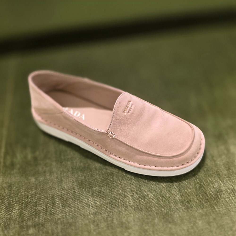 [아울렛] 프라다 스웨이드 여성 슬립온 1D945N