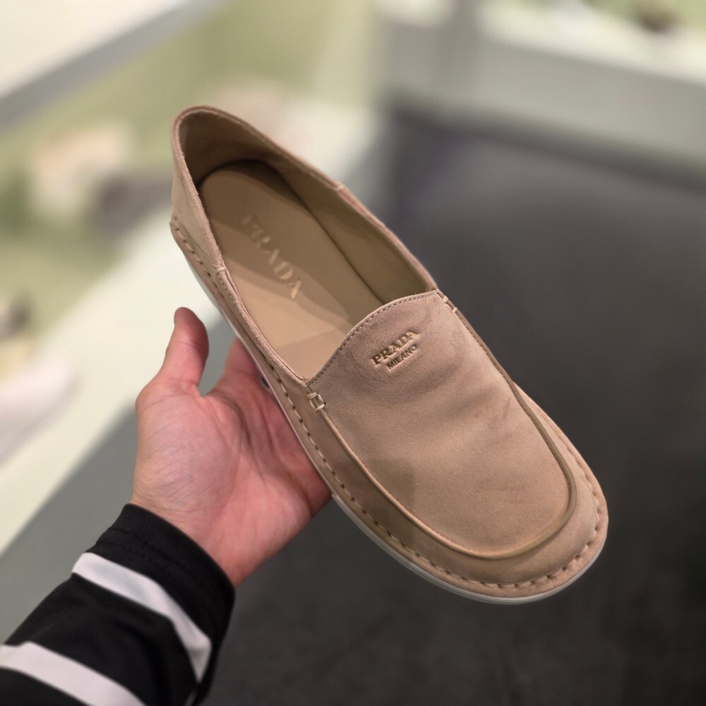 [아울렛] 프라다 스웨이드 여성 슬립온 1D945N