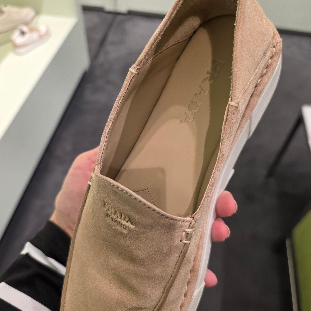 [아울렛] 프라다 스웨이드 여성 슬립온 1D945N