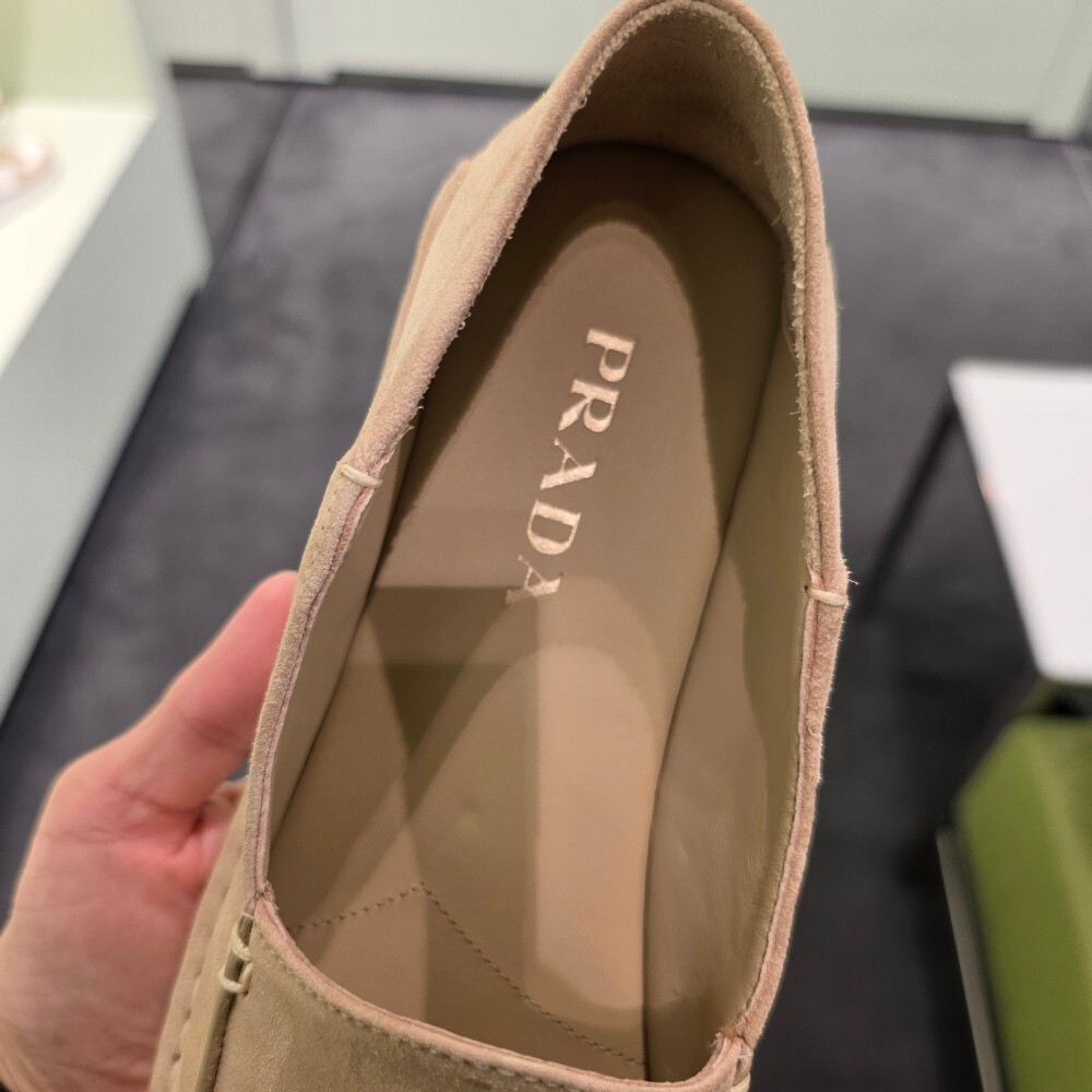 [아울렛] 프라다 스웨이드 여성 슬립온 1D945N