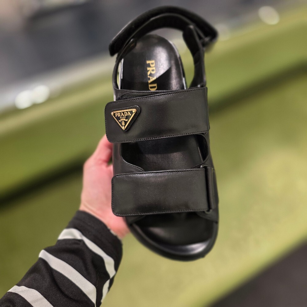 [아울렛] 프라다 삼각로고 레더 스트랩 샌들 1X894N