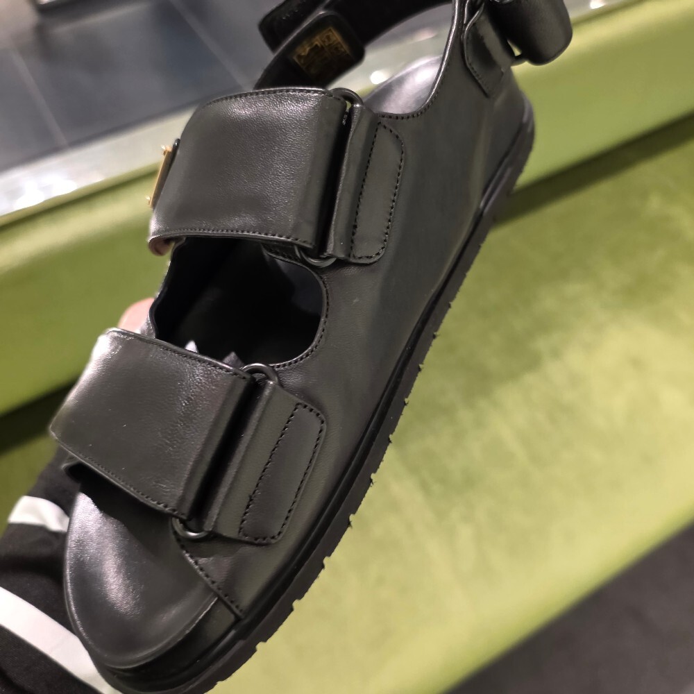 [아울렛] 프라다 삼각로고 레더 스트랩 샌들 1X894N