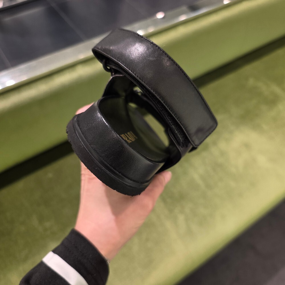 [아울렛] 프라다 삼각로고 레더 스트랩 샌들 1X894N