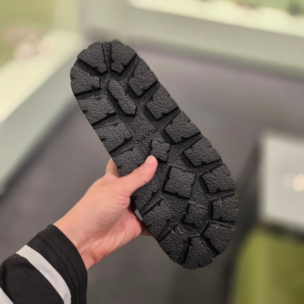 [아울렛] 프라다 삼각로고 퀼팅 스트랩 뮬 샌들 IXZ775