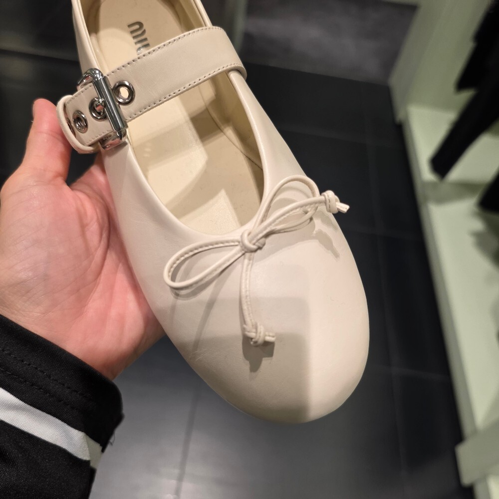 [아울렛] 미우미우 버클 스트랩 발레리나 플랫 5F210E