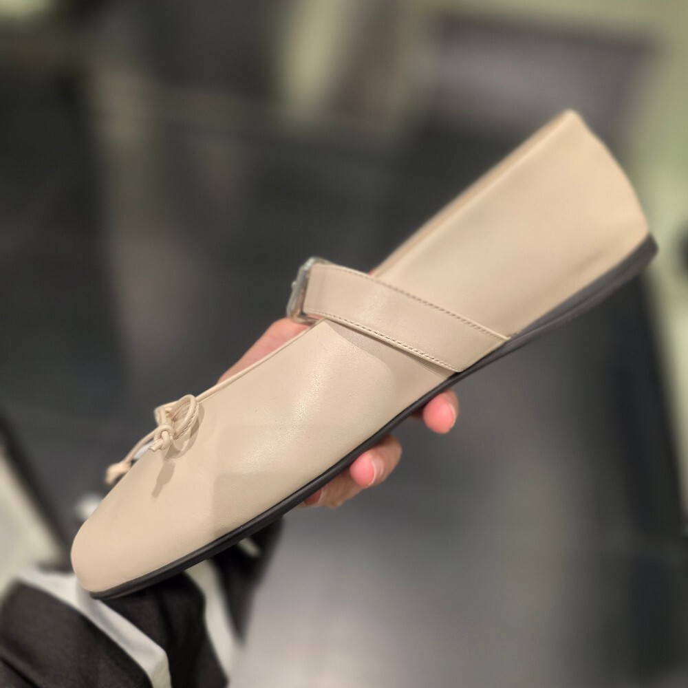 [아울렛] 미우미우 버클 스트랩 발레리나 플랫 5F210E